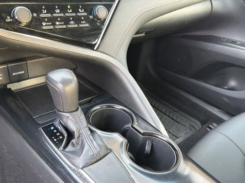 Used 2018 Toyota Camry LE image 24