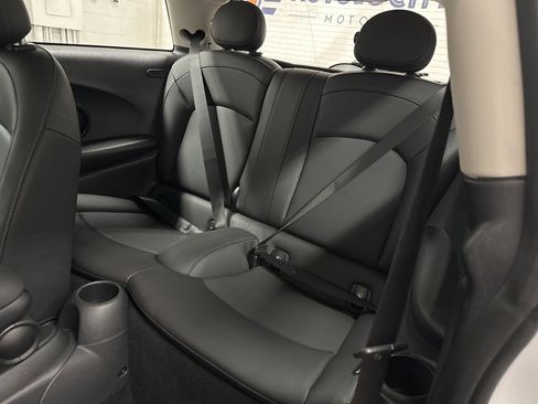 Used 2023 MINI Cooper 2-Door Hardtop image 31