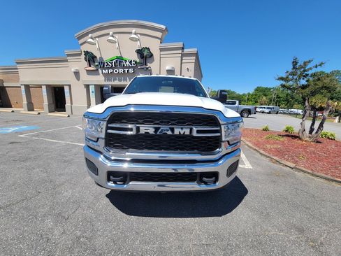 Used 2023 RAM 3500 Tradesman w/ Chrome Appearance Group AWD/4WD image 5
