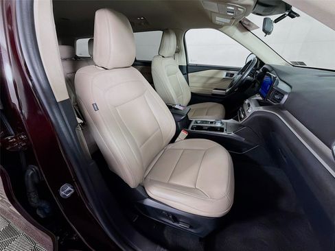 Used 2022 Ford Explorer XLT w/ Equipment Group 202A image 28