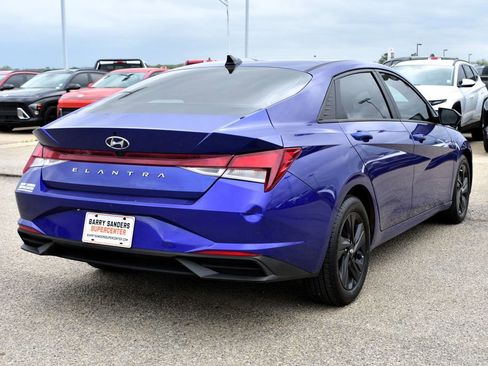 Used 2022 Hyundai Elantra SEL FWD image 3