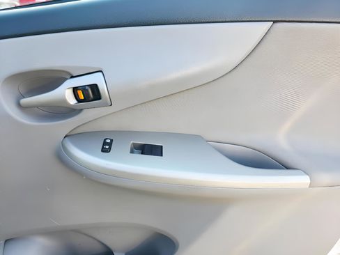 Used 2013 Toyota Corolla image 14