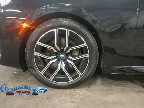 Used 2023 BMW 740i w/ Parking Assistance Package image 6