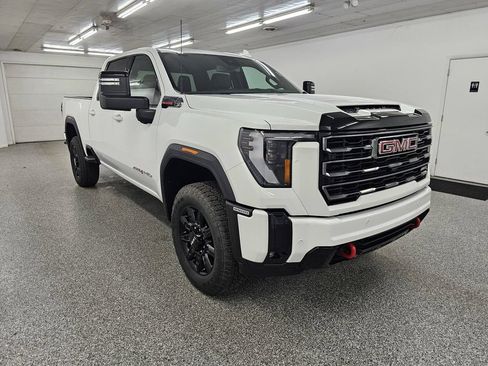 Used 2026 GMC Sierra 2500 AT4 AWD/4WD image 3