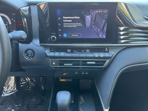 Used 2025 Toyota Camry LE image 18