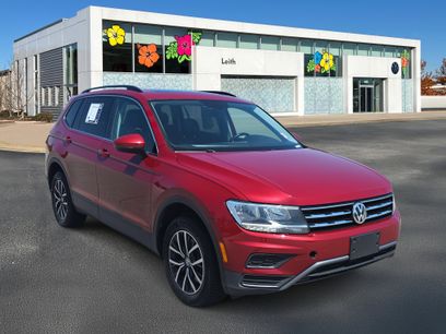 Used 2019 Volkswagen Tiguan SE w/ Panoramic Sunroof Package