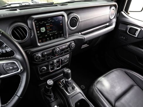 Used 2022 Jeep Wrangler Unlimited Sahara AWD/4WD image 33