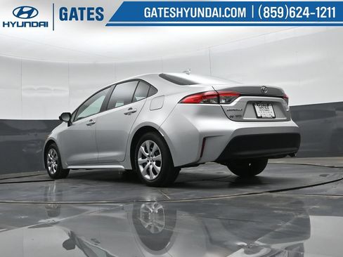 Used 2025 Toyota Corolla LE FWD image 40
