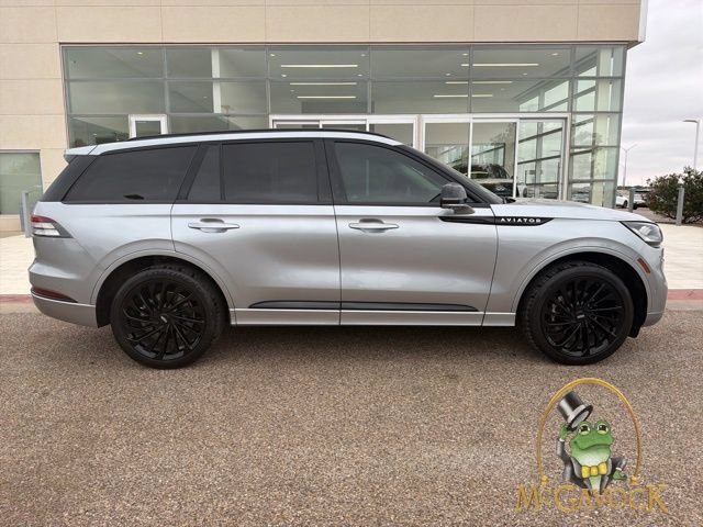 Used 2023 Lincoln Aviator Reserve w/ Equipment Group 201A AWD/4WD image 3