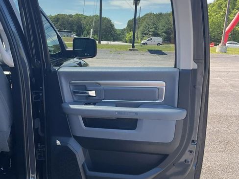 Used 2017 RAM 1500 Classic SLT AWD/4WD image 38