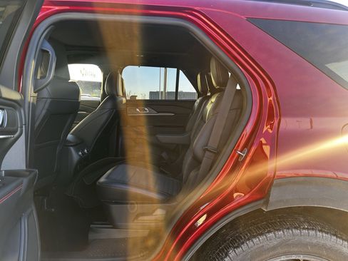 Used 2025 Ford Explorer ST-Line w/ Premium Package image 8