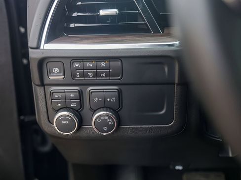 Used 2025 Chevrolet Tahoe LT image 18