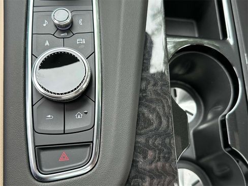 Used 2024 Cadillac Escalade Premium Luxury image 28