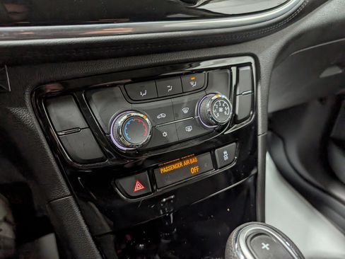 Used 2022 Buick Encore Preferred w/ Safety Package image 21