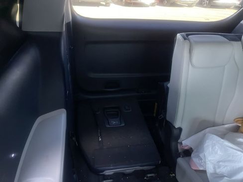 Used 2025 Kia Carnival SX image 28