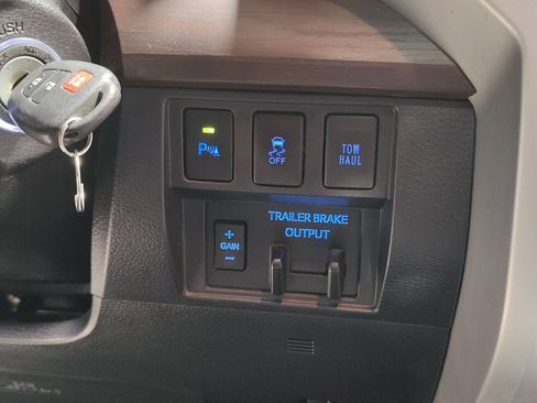 Used 2019 Toyota Tundra Limited w/ Limited Premium Package image 30