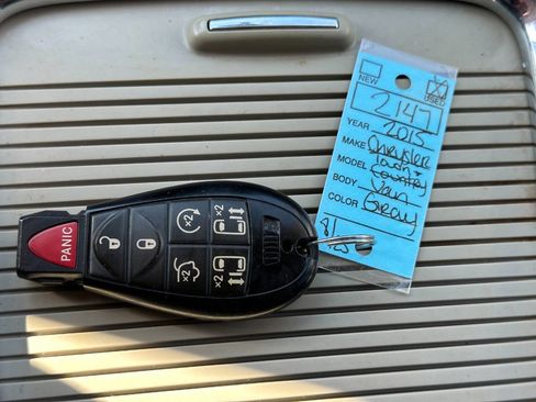 Used 2015 Chrysler Town & Country Limited image 51