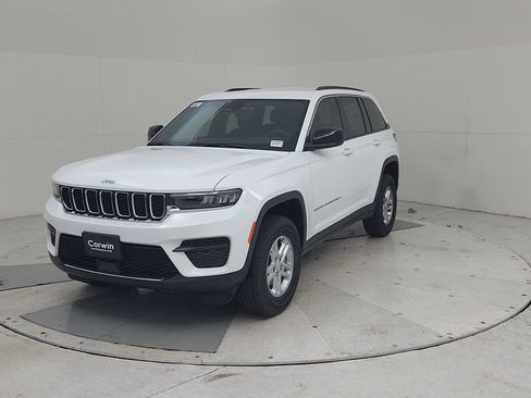 New 2025 Jeep Grand Cherokee Laredo image 6