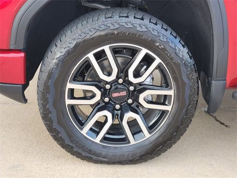 Used 2024 GMC Sierra 1500 AT4 w/ Technology Package AWD/4WD image 17