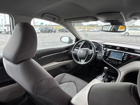 Used 2019 Toyota Camry LE w/ Convenience Package FWD image 29