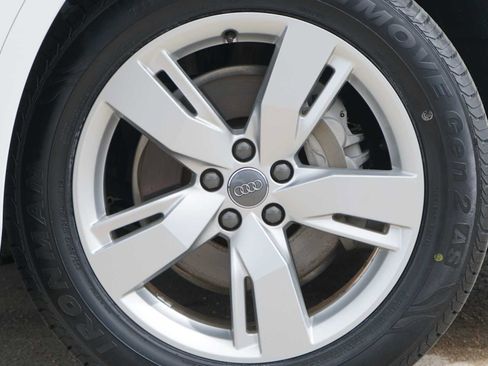 Used 2019 Audi Q5 2.0T Premium Plus w/ Premium Plus Package AWD/4WD image 2