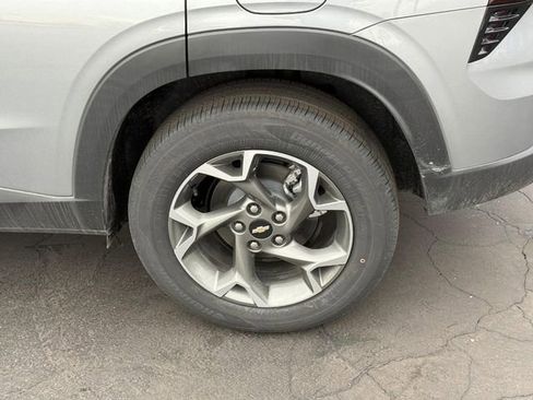 Used 2025 Chevrolet Trax LT w/ Driver Confidence Package image 4