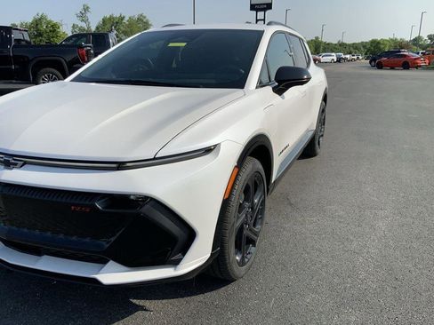 New 2025 Chevrolet Equinox EV RS image 18