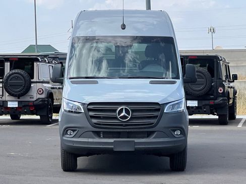 Used 2024 Mercedes-Benz Sprinter 2500 image 8