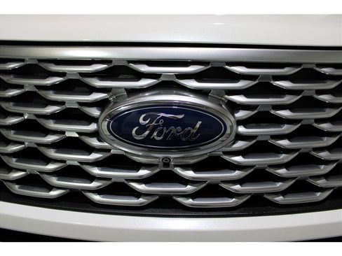 Used 2020 Ford Explorer Platinum w/ Premium Technology Package image 9