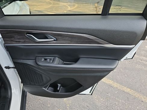 Used 2023 Jeep Grand Cherokee Limited AWD/4WD image 16