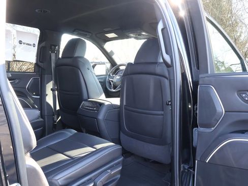 Used 2024 Cadillac Escalade ESV Luxury image 52