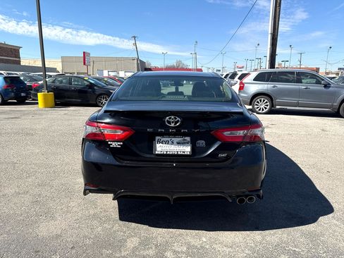 Used 2018 Toyota Camry SE image 7