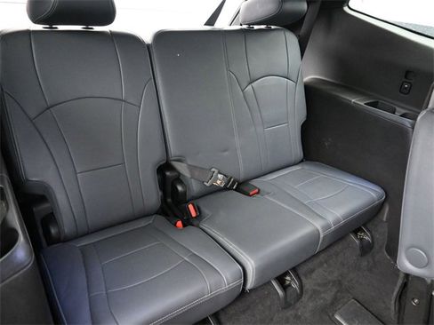 Used 2024 Buick Enclave Premium image 9