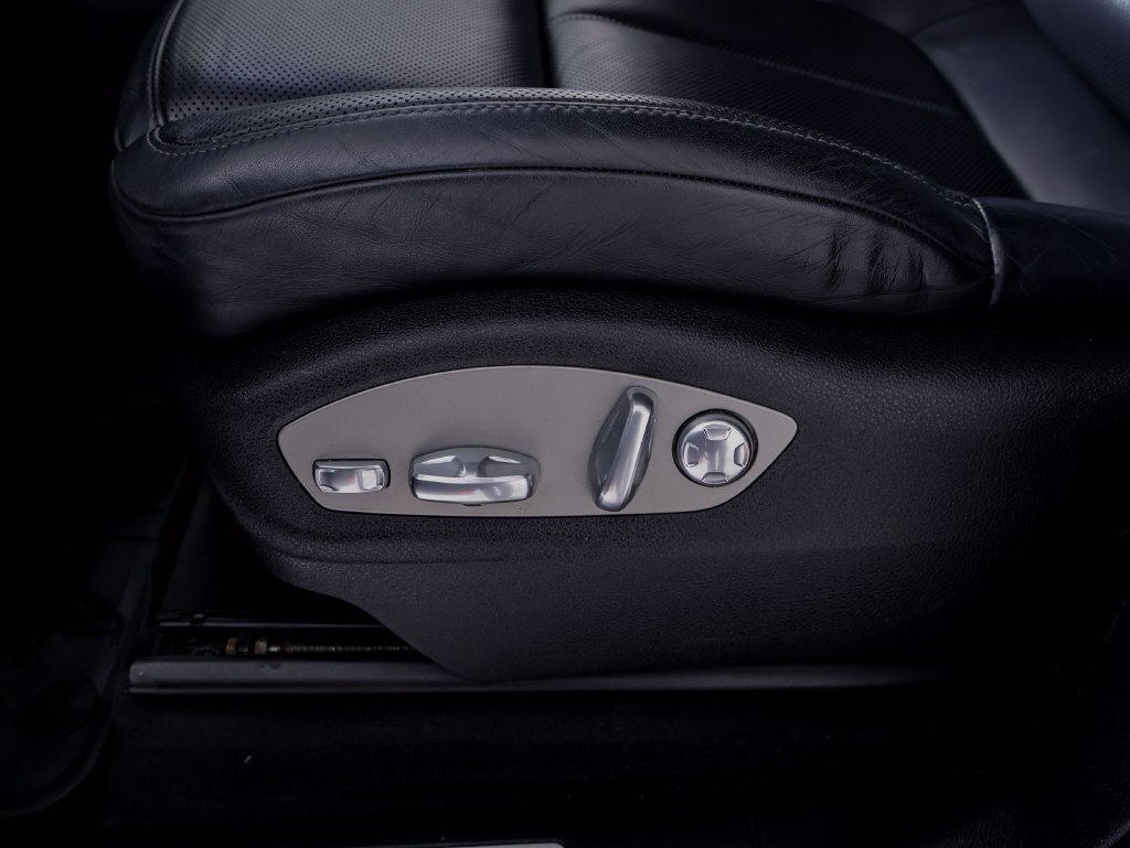 Certified 2021 Porsche Macan S AWD/4WD image 9