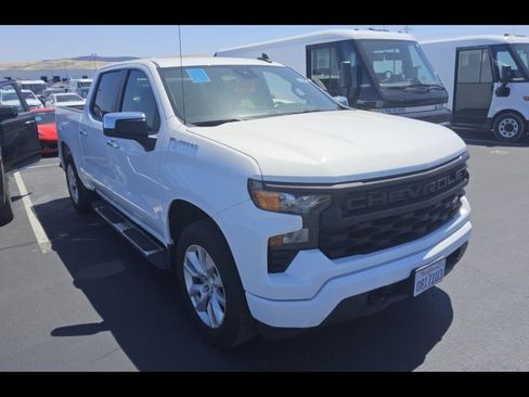 Used 2022 Chevrolet Silverado 1500 Custom RWD image 2
