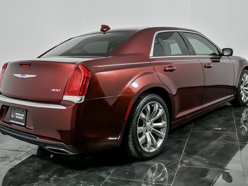 Used 2020 Chrysler 300 Touring w/ Chrome Appearance Package image 10
