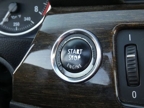 Used 2013 BMW 328i Convertible image 50