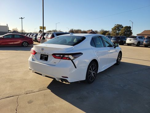 Used 2023 Toyota Camry SE image 7