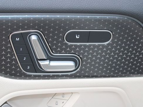 Used 2025 Mercedes-Benz GLA 250 4MATIC image 19