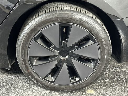 Used 2025 Tesla Model 3 Long Range image 14