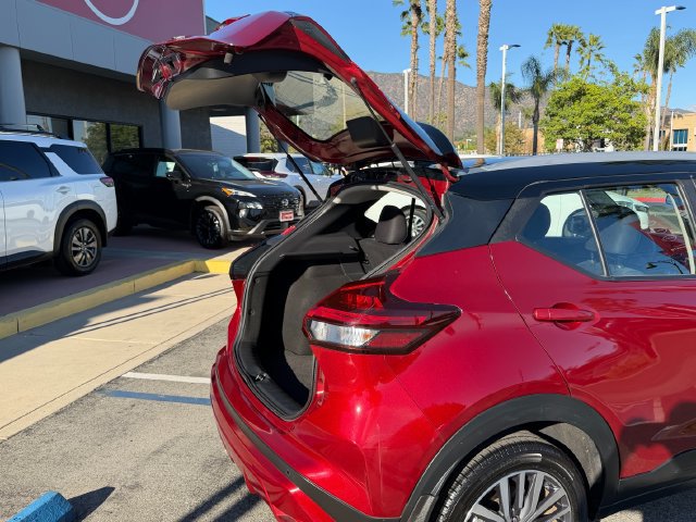 Used 2023 Nissan Kicks SV FWD image 9