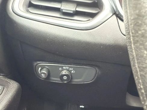 Used 2018 Chevrolet Equinox LT image 15