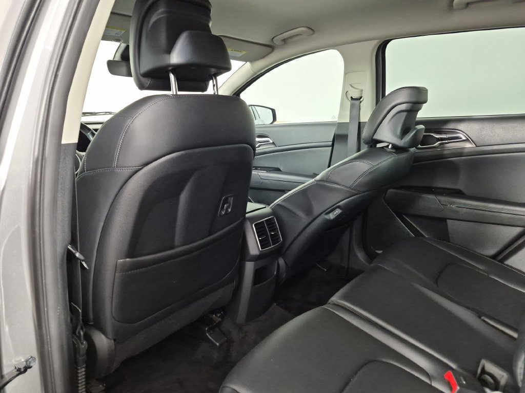 Used 2024 Kia Sportage EX FWD image 31
