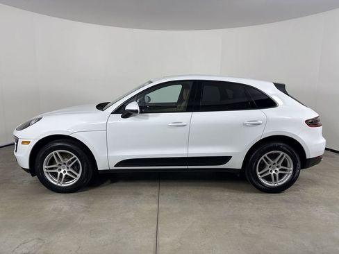 Certified 2018 Porsche Macan image 2