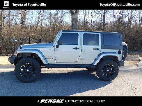 Used 2013 Jeep Wrangler Unlimited Sahara image 2