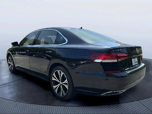 Used 2021 Volkswagen Passat 2.0T SE FWD image 3