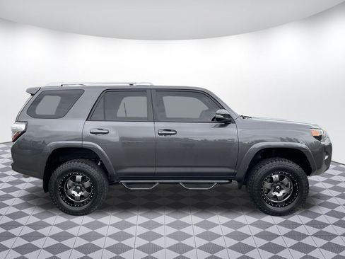 Used 2018 Toyota 4Runner SR5 Premium AWD/4WD image 2