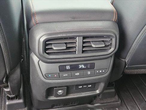 Used 2025 Honda Pilot TrailSport image 18