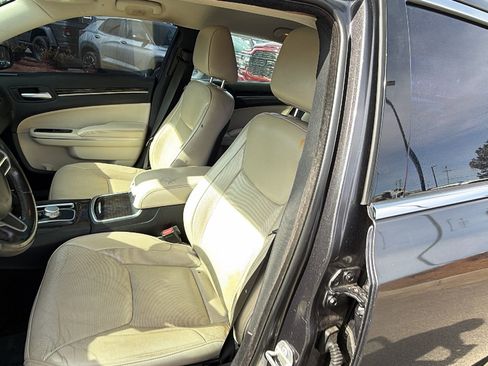 Used 2018 Chrysler 300 Limited image 16