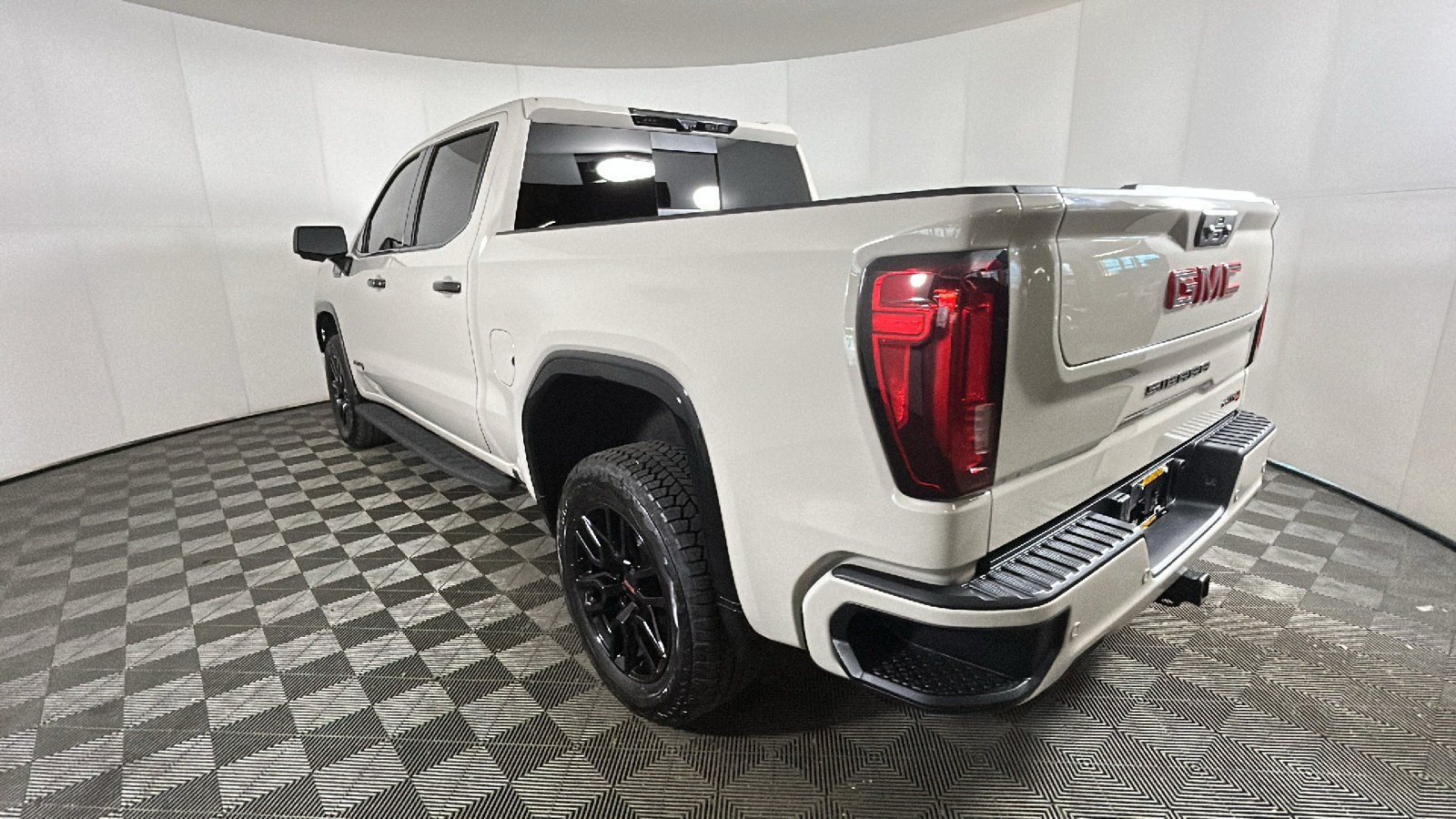 Used 2026 GMC Sierra 1500 AT4 w/ AT4 Premium Package AWD/4WD image 5
